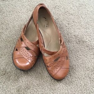 Clarks Women's Brown cutout Leather Flats
